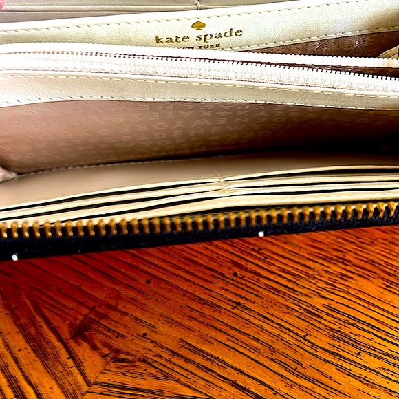 Kate Spade Wallet/Wristlet&tagPatentBlack&Red EyeCatching.PristineInterior.Roomy - Picture 5 of 9